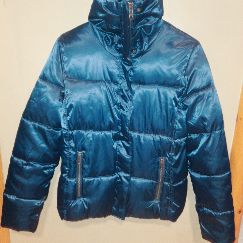 Blue/ Green colored puffer